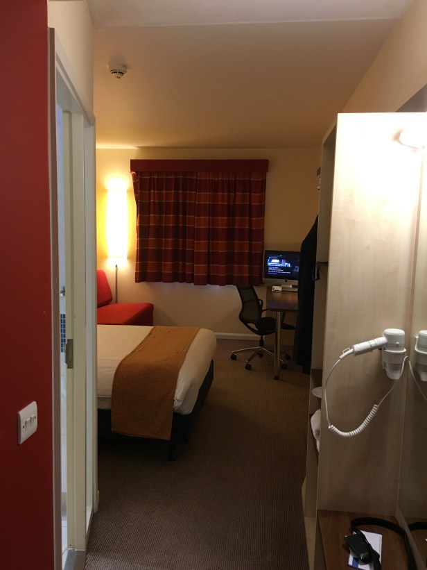 holiday-inn-express-watford-01