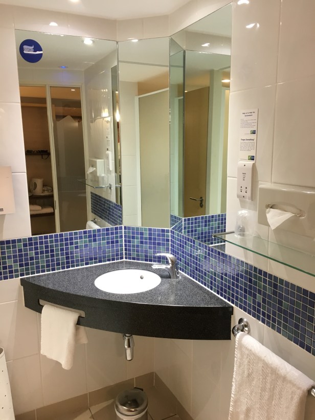 holiday-inn-express-watford-02